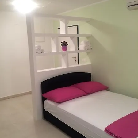 Lana Apartment *