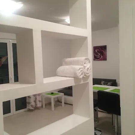 Lana Apartment *