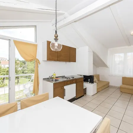 Lana Apartment