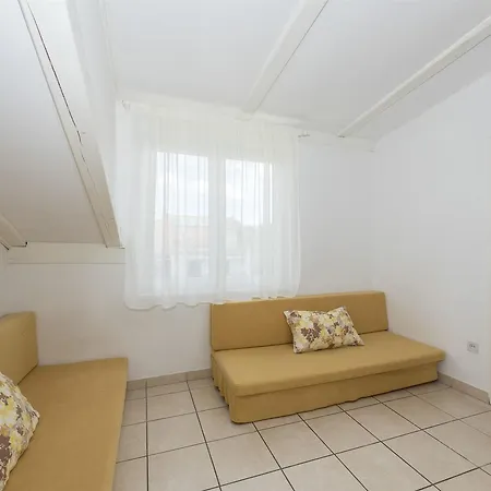 Lana Apartment *