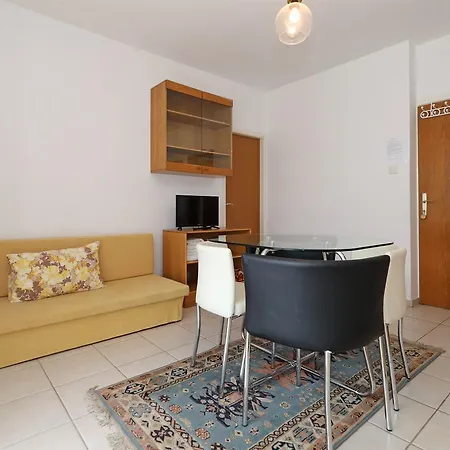 Lana Apartment