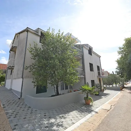 Lana Apartment