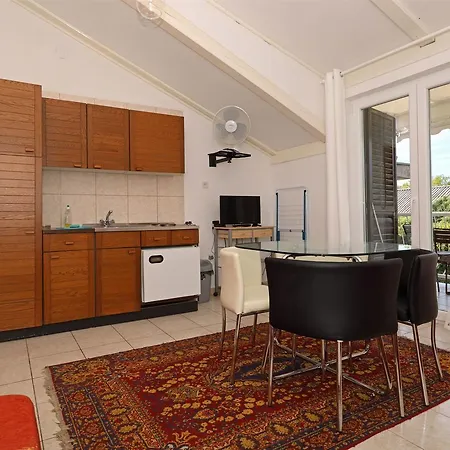 Lana Apartment