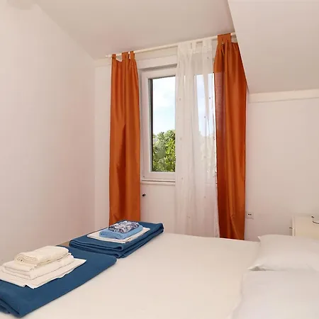 Lana Apartment *