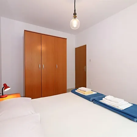 Lana Apartment *